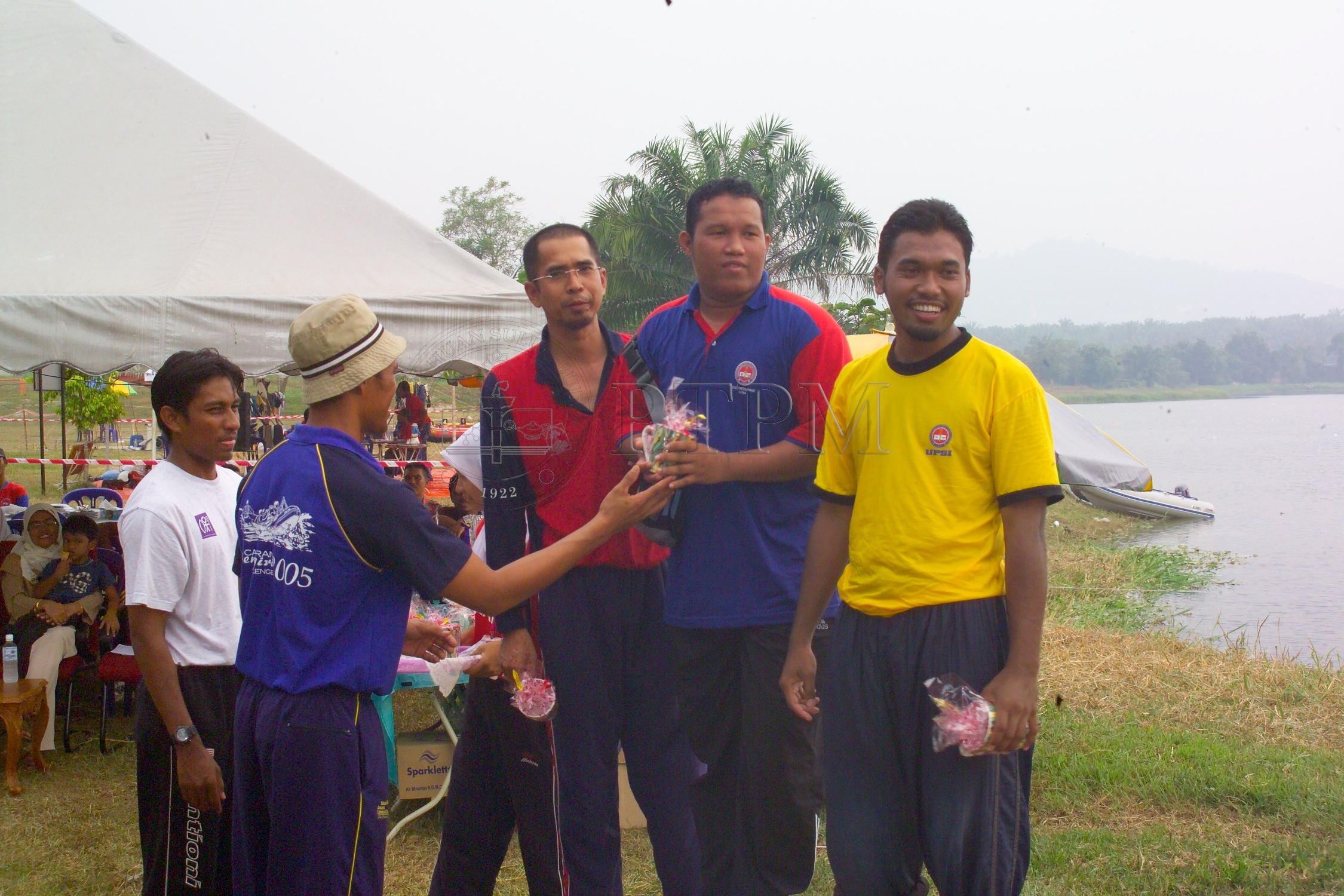 PTPM 05 13 kayak D8XZ8801